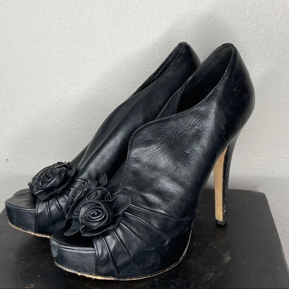 Vince Camuto Mistys Leather Heels - Picture 4 of 8